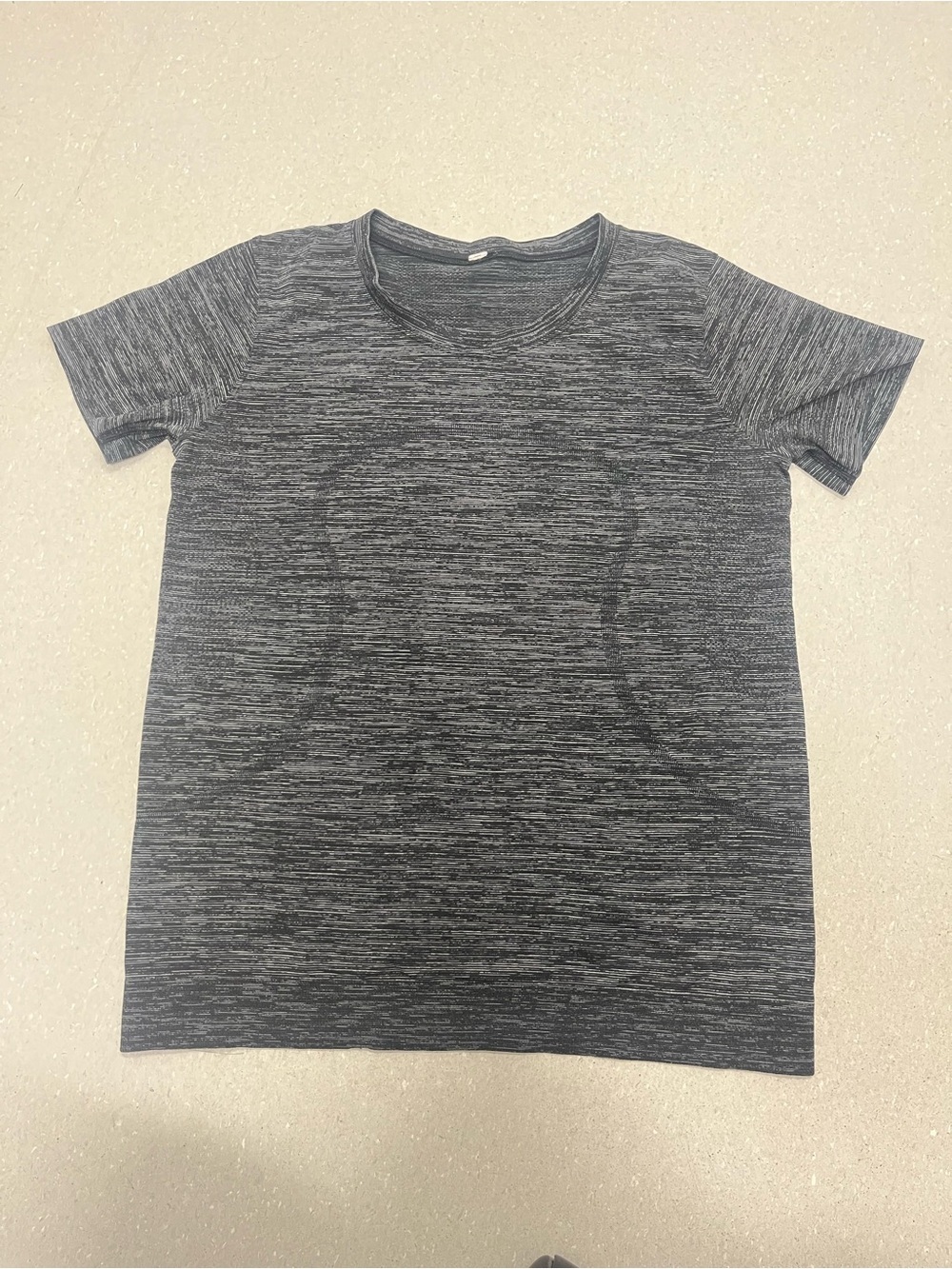 Lululemon Swiftly Relaxed Short Sleeve Black & White Sz 8